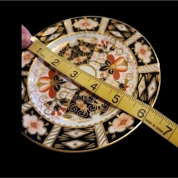 2 ROYAL CROWN DERBY Porcelain IMARI #2451 Saucers Gold Overlay ~ England - Picture 1 of 4